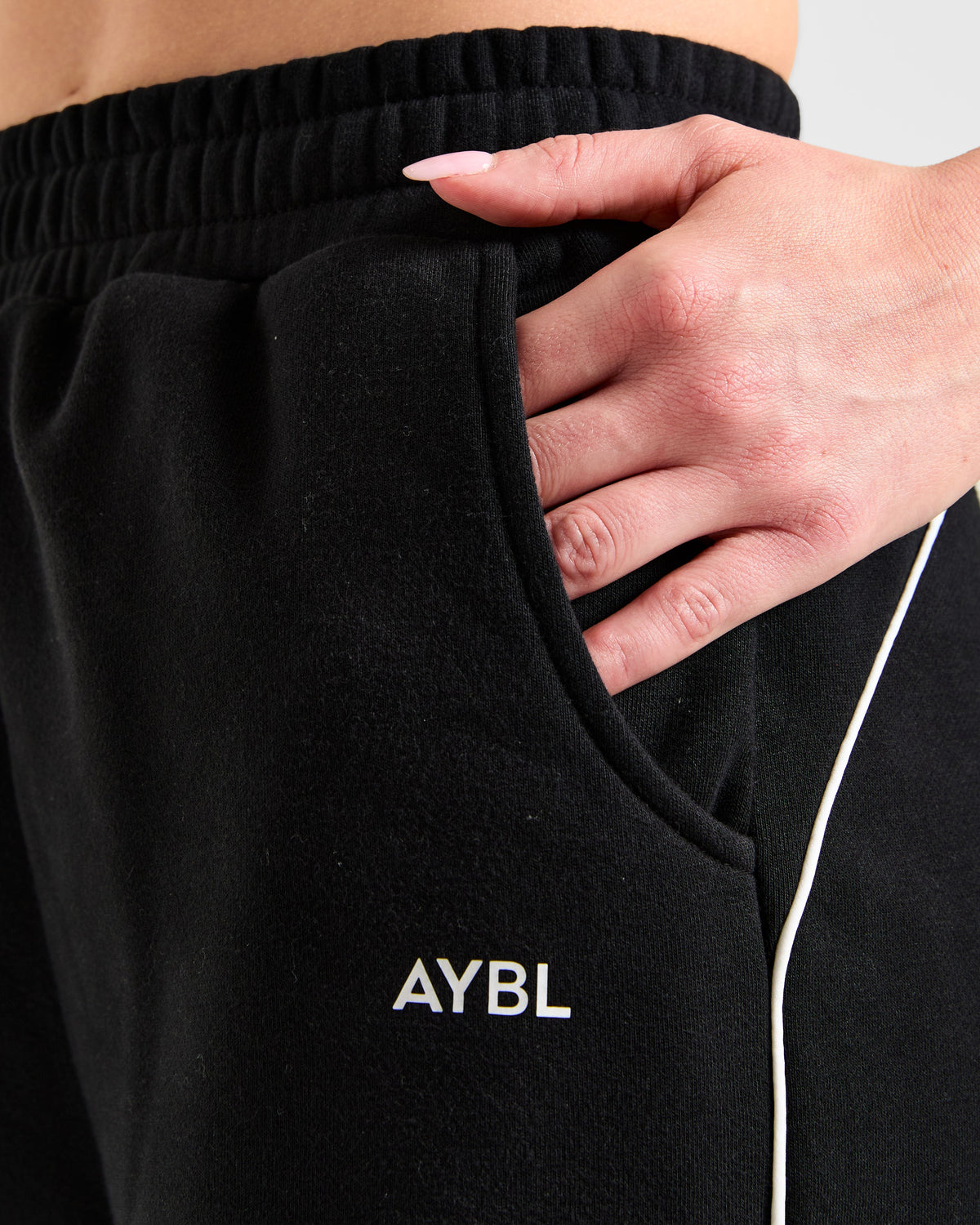 Form Straight Leg Joggers - Noir